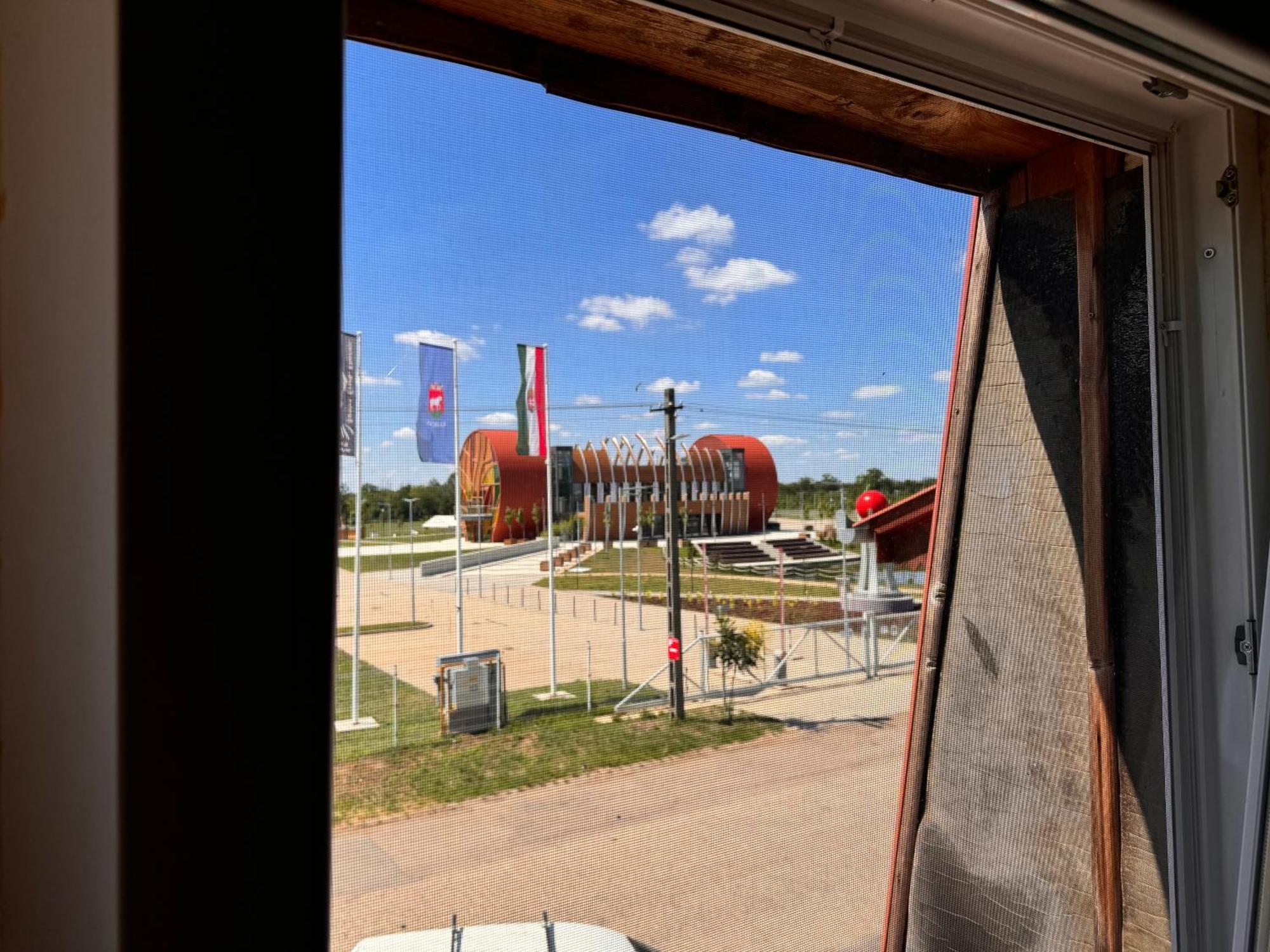 Fuerdo Panzio Acomodação com café da manhã Karcag Exterior foto